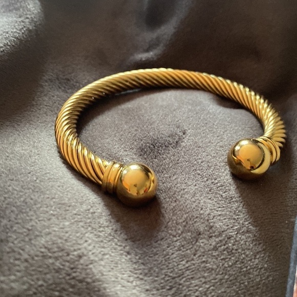 ⭐️24 carat gold plated fashion twisted  open bangle bracelet - Picture 7 of 11